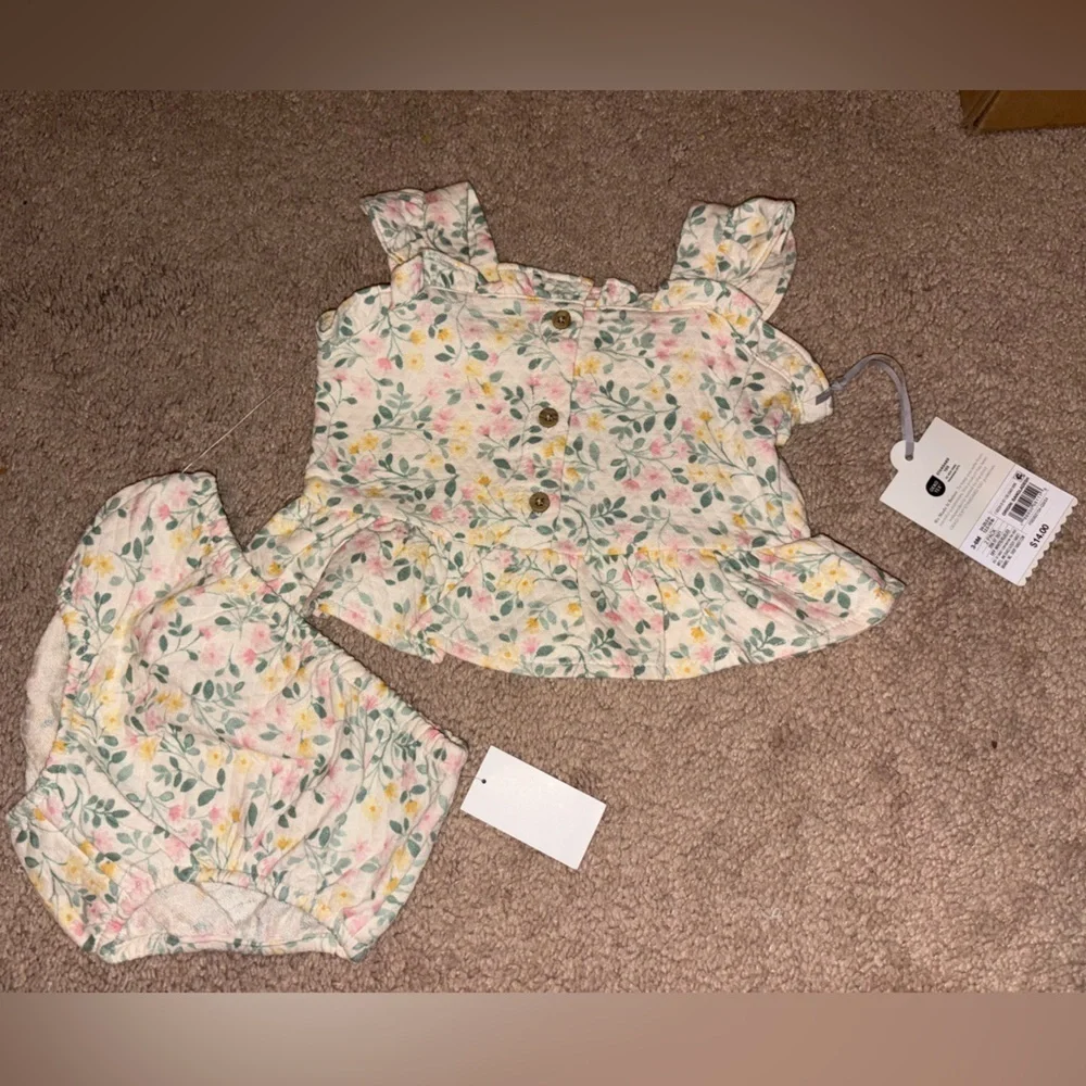 Two baby girl outfits three months carter’s and cloud Island NEW